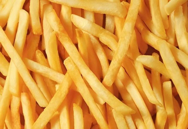 Des frites croustillantes et dorées.